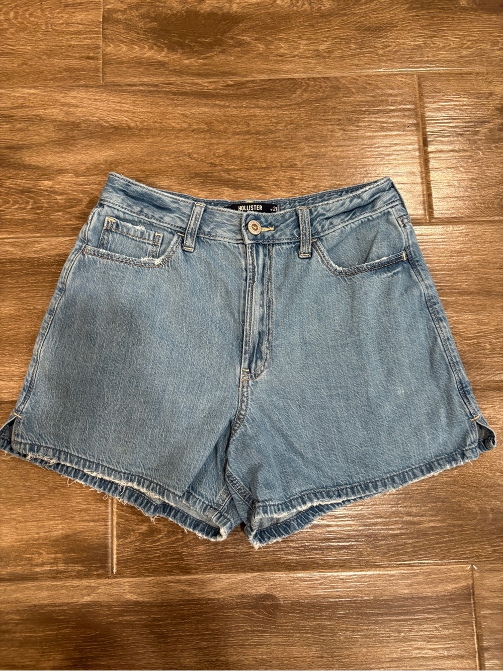 Hollister Size 6/28 Light Blue Denim High Waist Distressed Shorts 90s style